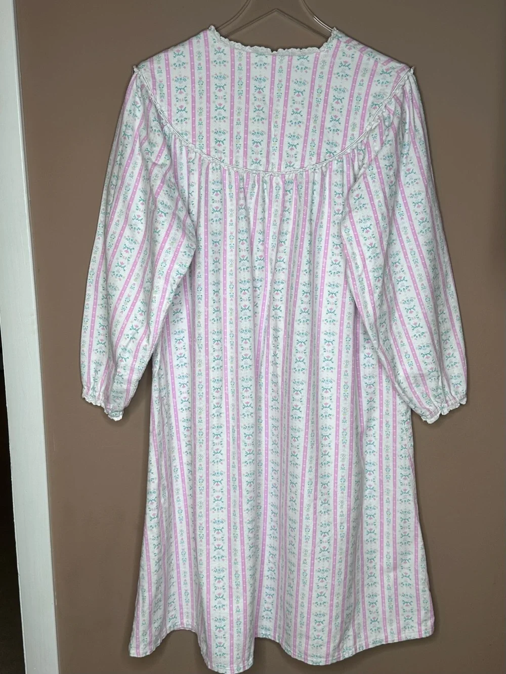 Lanz of Salzburg Pink Tyrolean Flannel Nightgown Size: Large Style: 45640 Floral